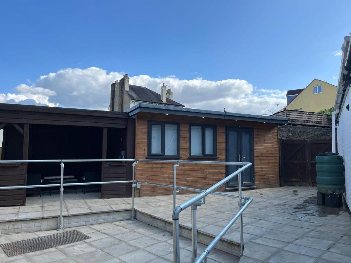Nikoda Lodge Gillingham  Exterior photo
